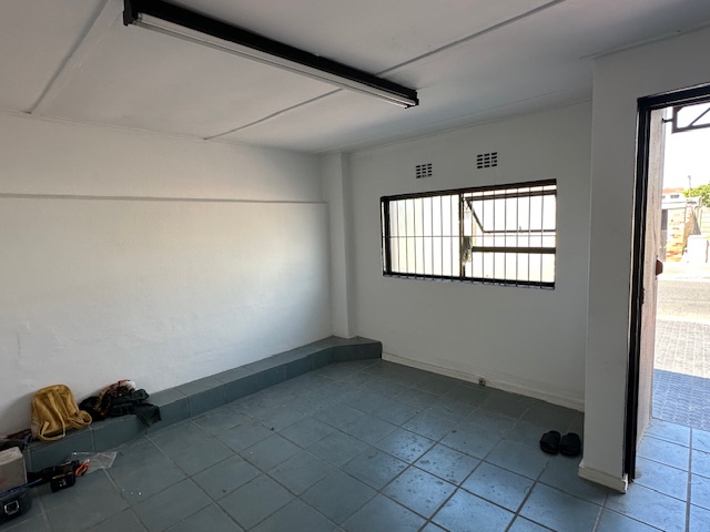 To Let commercial Property for Rent in Maitland Western Cape